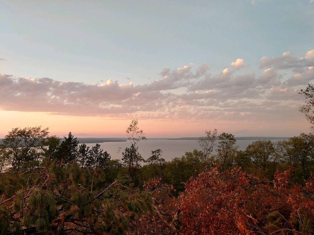 Schöne 2-Zimmer-Blockhaus am südlichen Ende von Hubbard Lake in Hubbard Lake, Alcona County