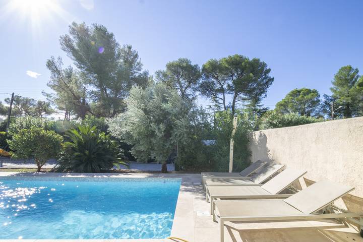 Location de vacances pour 10 personnes, avec jardin et terrasse, animaux acceptés dans Boulouris - 3