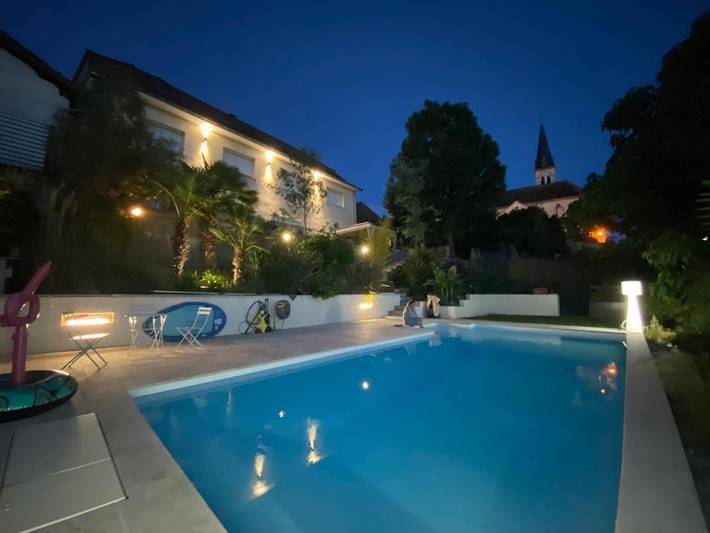 Villa pour 9 personnes, avec piscine ainsi que jardin et jacuzzi