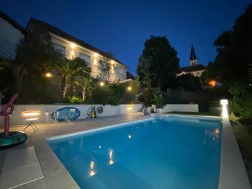 Villa pour 9 personnes, avec jardin ainsi que vue et piscine dans l' Isère