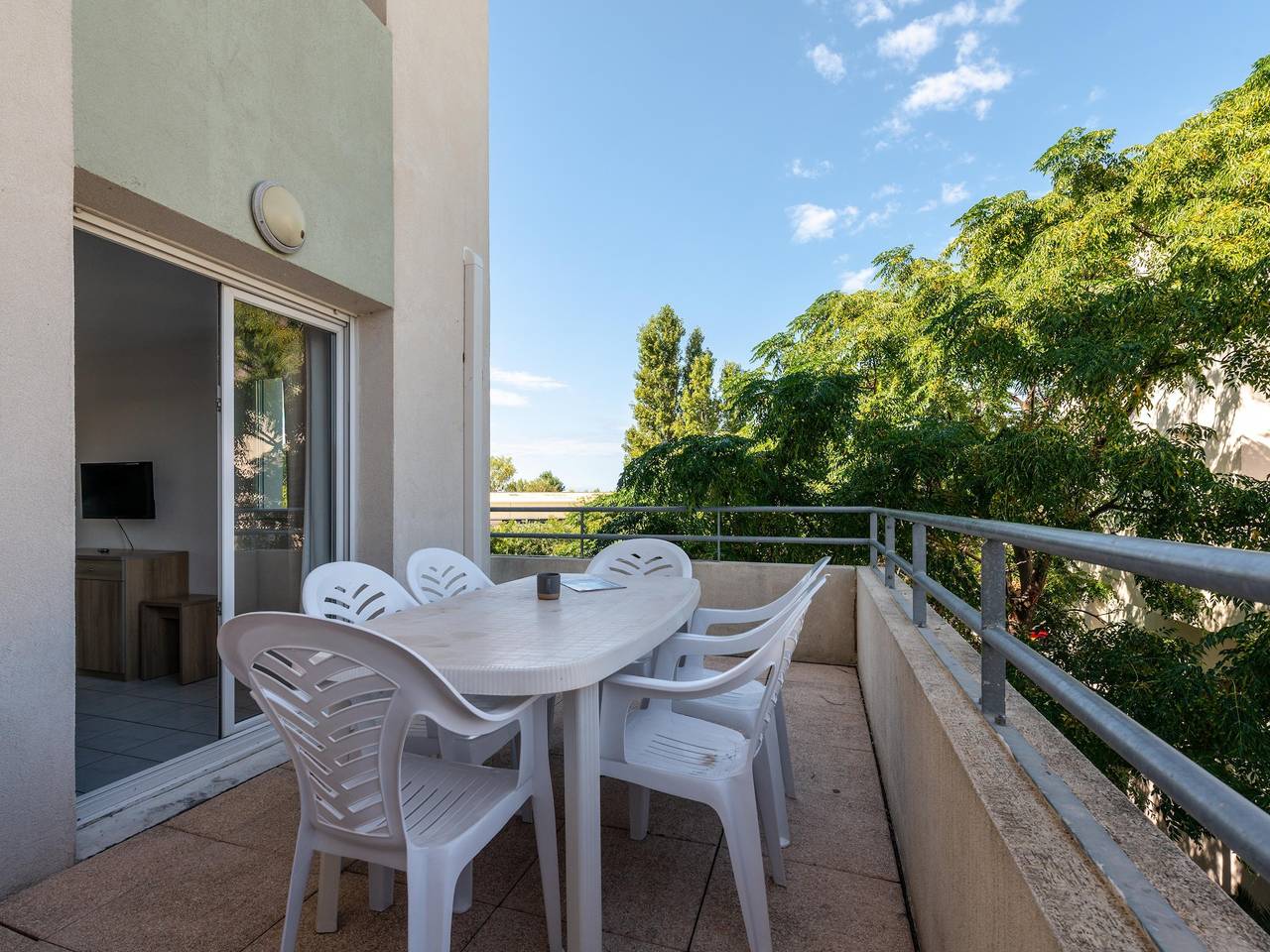 Spacious Coastal Stay for Six with Ac in Le Grau-du-Roi, Côte d'Améthyste
