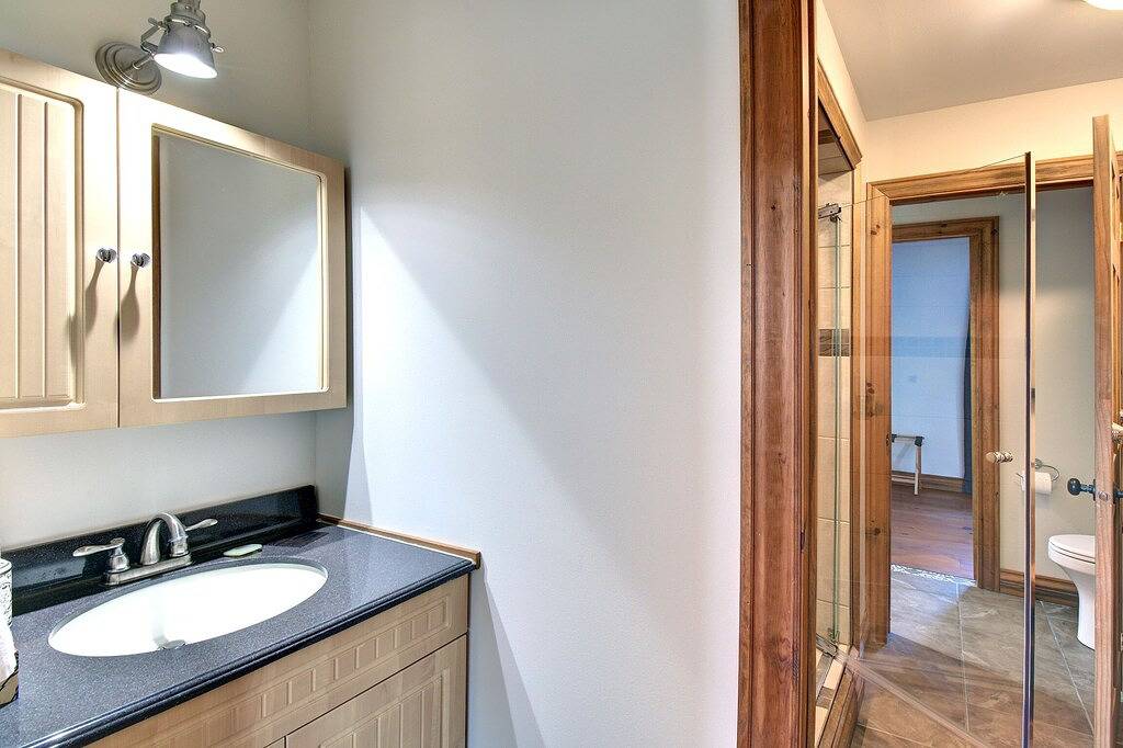 Chalet en Bois Rond Avec Spa, Sauna et Hammam in Labelle, Québec