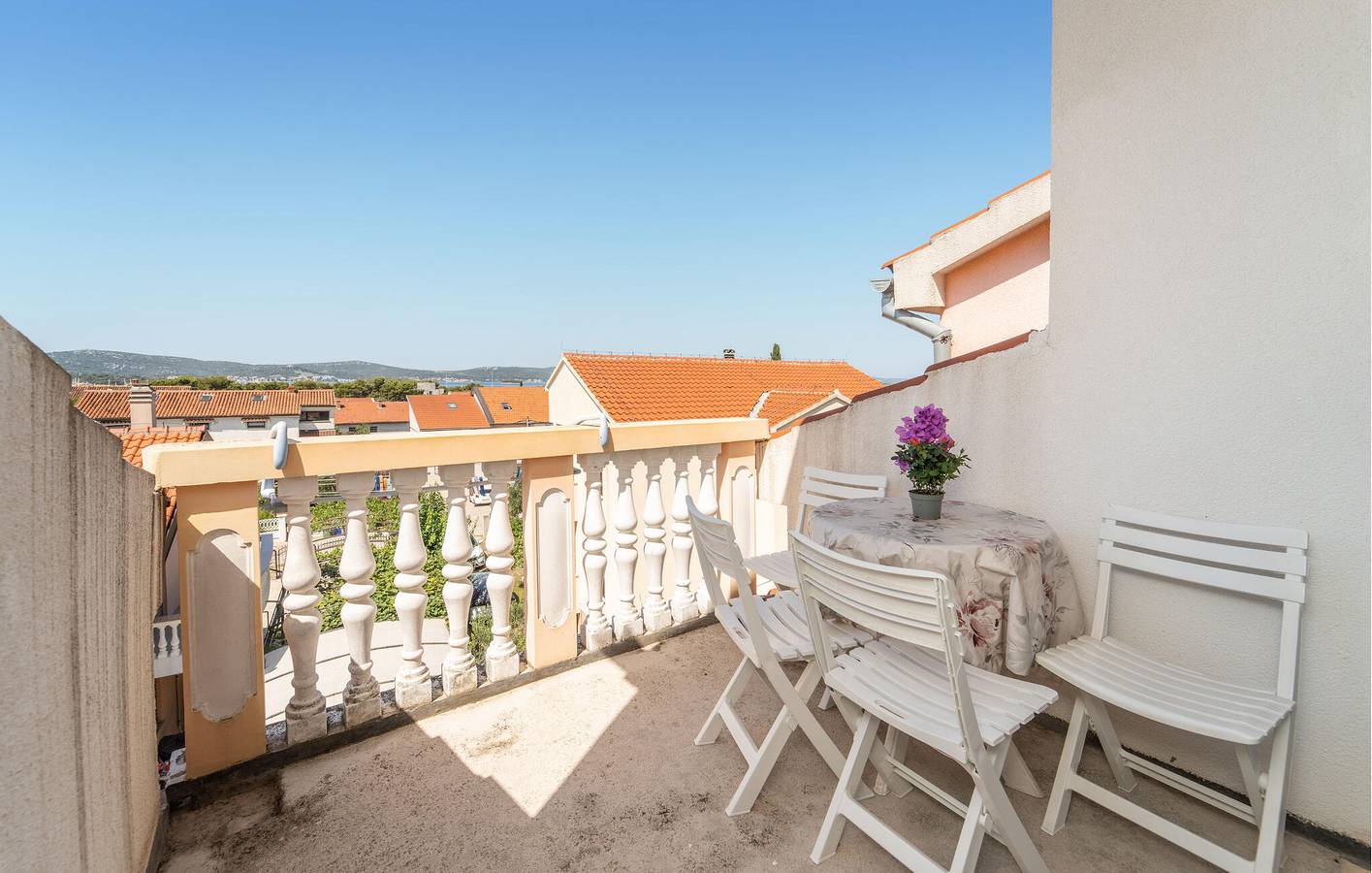 Appartement de vacances entier, Appartement confortable de 2 chambres avec terrasse, Wi-Fi, à 1,5 km de la plage in Biograd na Moru, Région de Zadar
