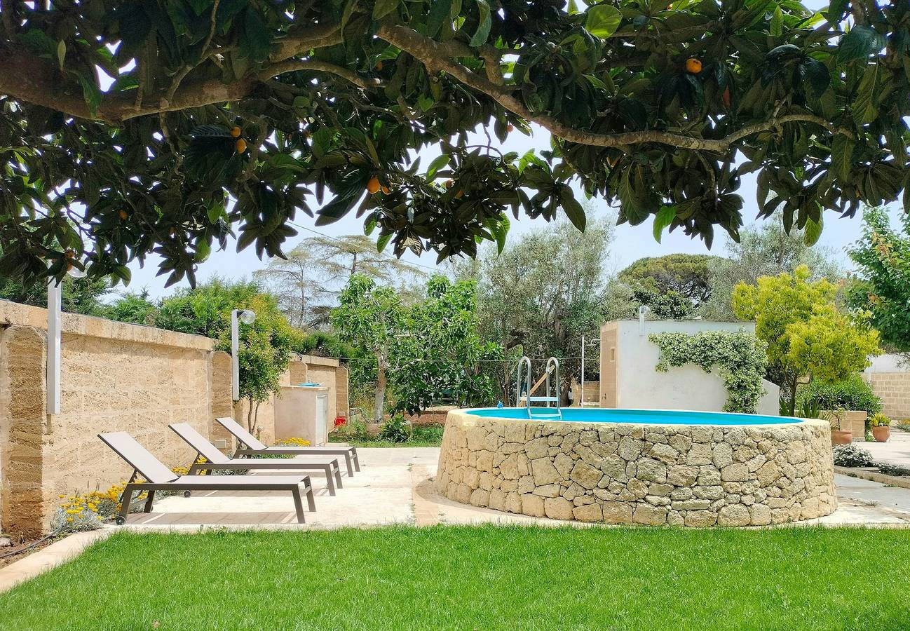 Casa mediterranea di fine Ottocento con piscina in Parabita, Golfo di Taranto