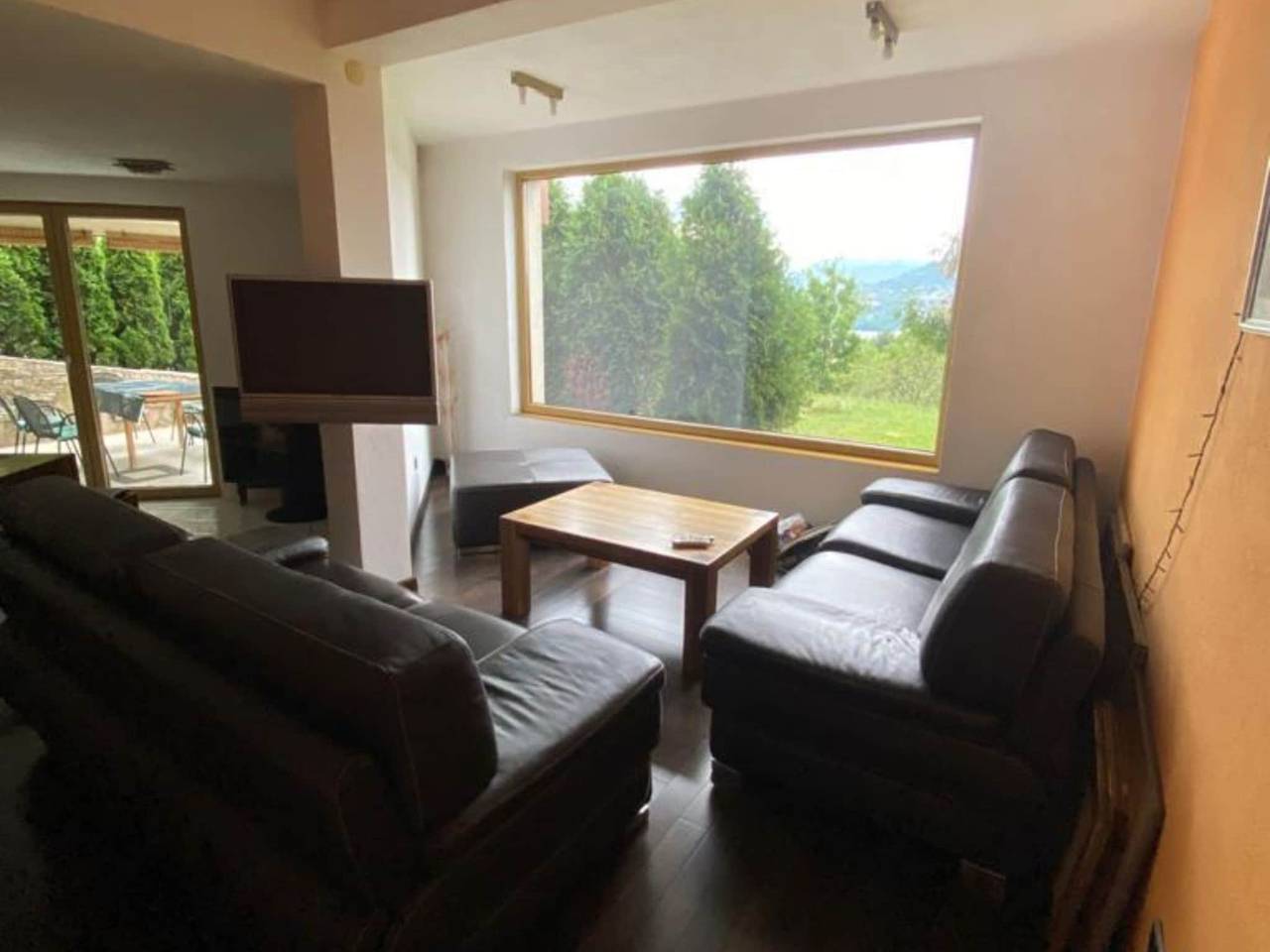 Five Bedroom Villa with Terrace and Garden in Sarajevo, Bosnien und Herzegowina