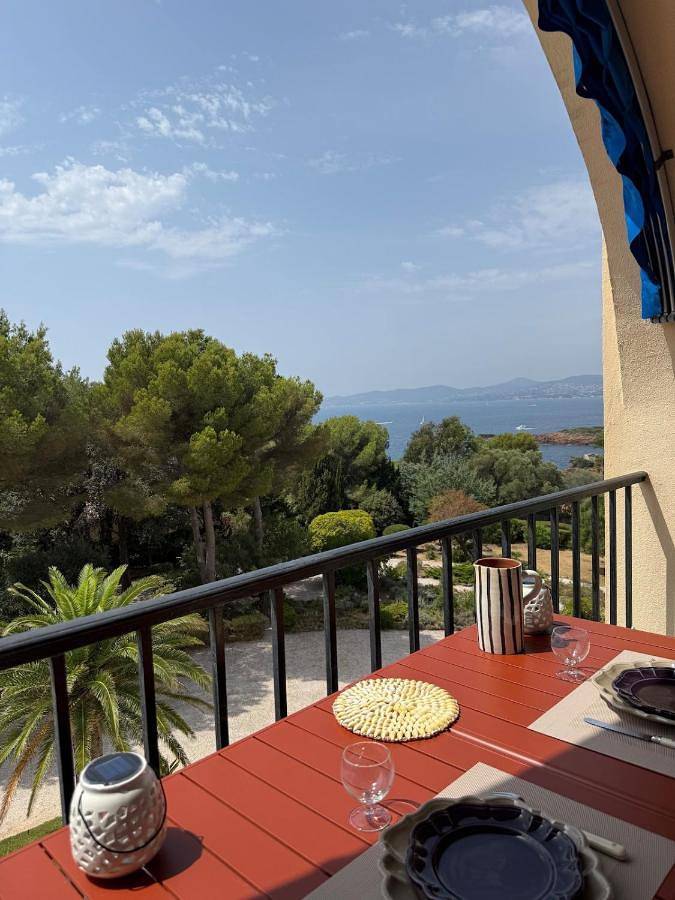 Gîte pour 4 personnes, avec Balcon et Terrasse dans Calanque du Fournas