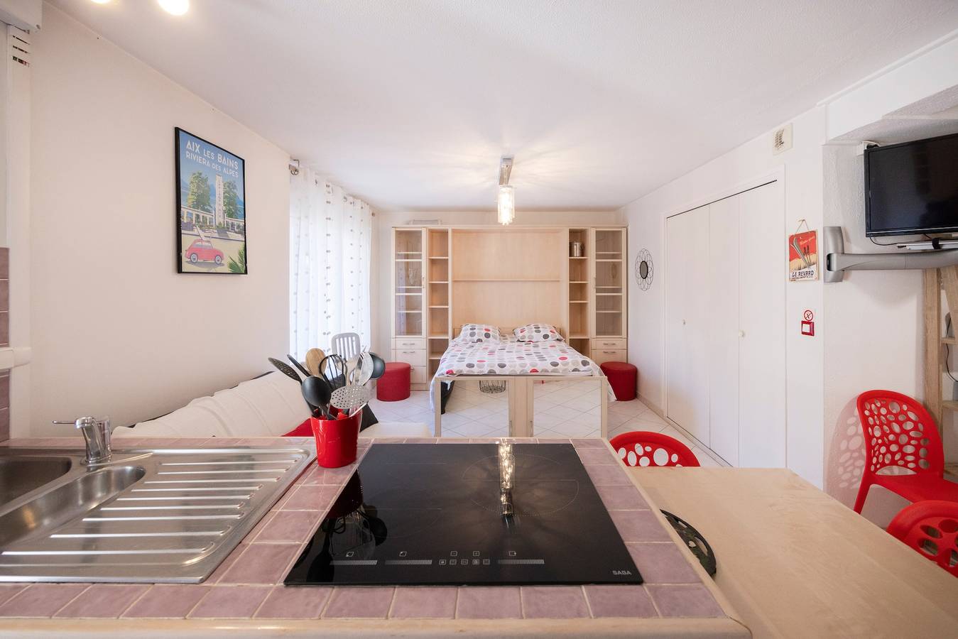 Entire studio, Studio Montcalm with Shared Pool, Wi-Fi, and Parking in Aix-les-Bains, Chambéry region