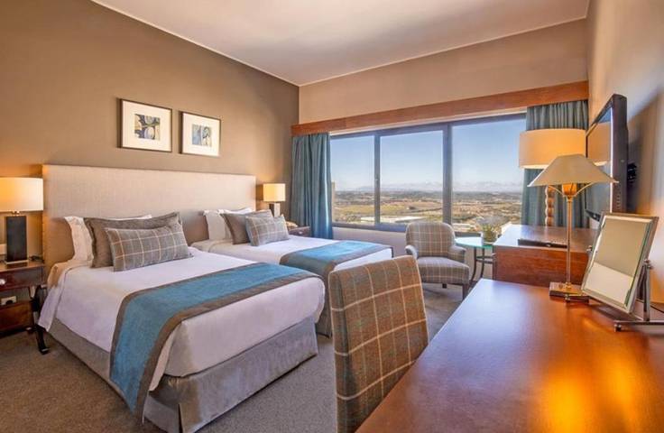 Hôtel pour 2 personnes, avec piscine ainsi que vue et jardin, animaux acceptés à Santarém - 2