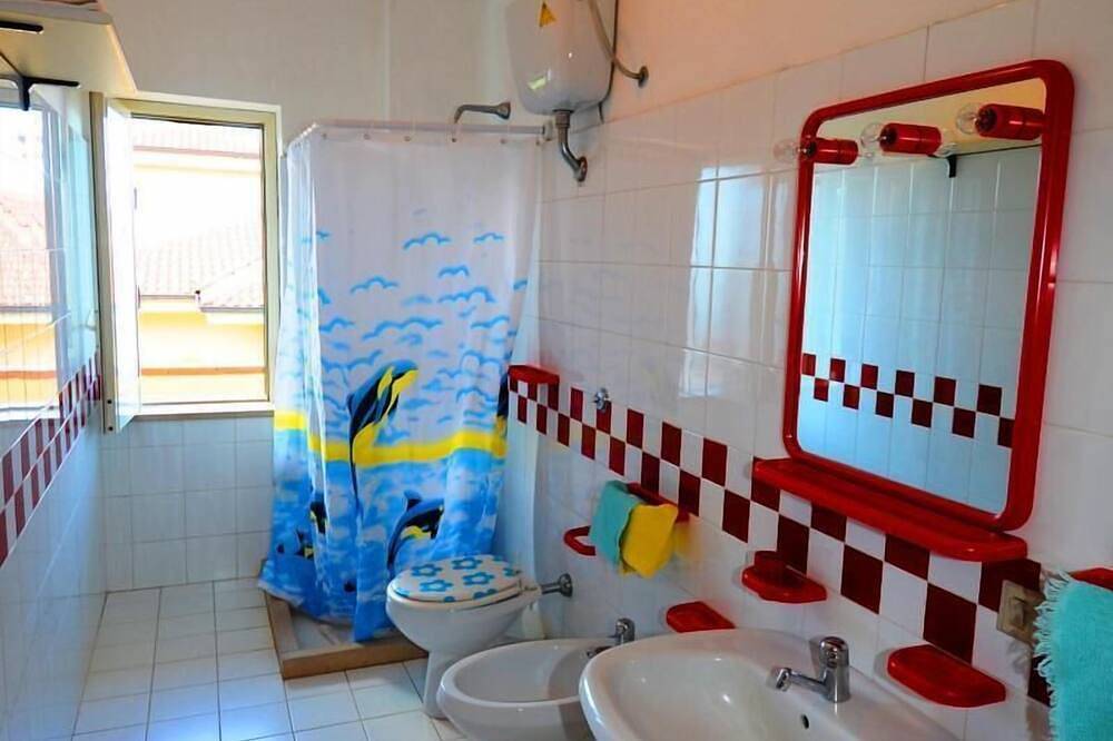 Ganze Wohnung, Einzige Wohnung mit Meer  und Bergblick, kostenloses Wi Fi (Nr. 6) in Santa Domenica, Ricadi (gemeinde)