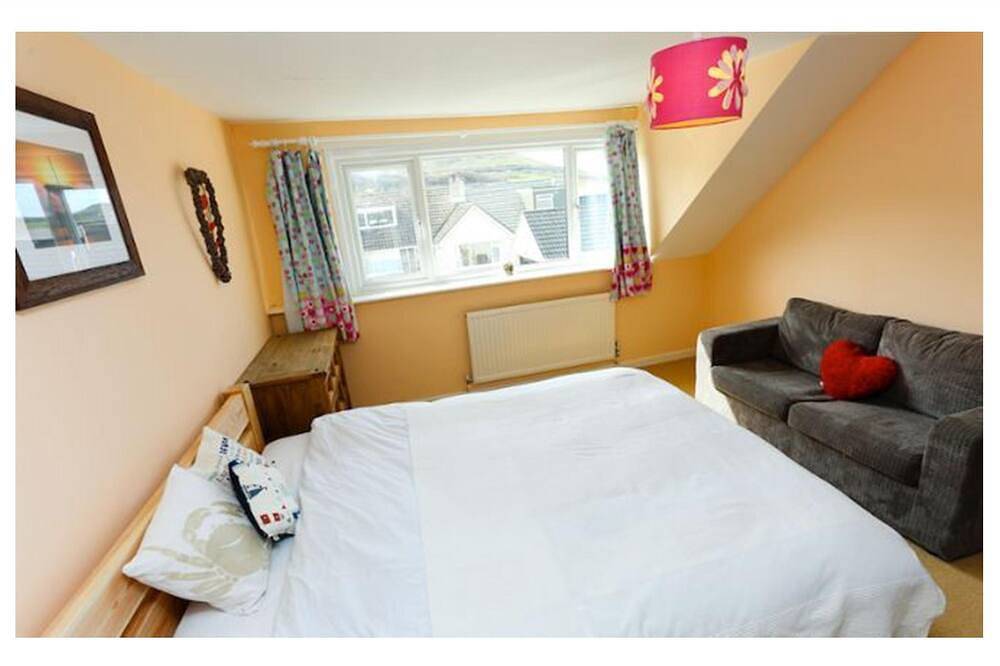 Beach Breaks. Lovely holiday home, just a short stroll to the village and beach. in Woolacombe, Devon