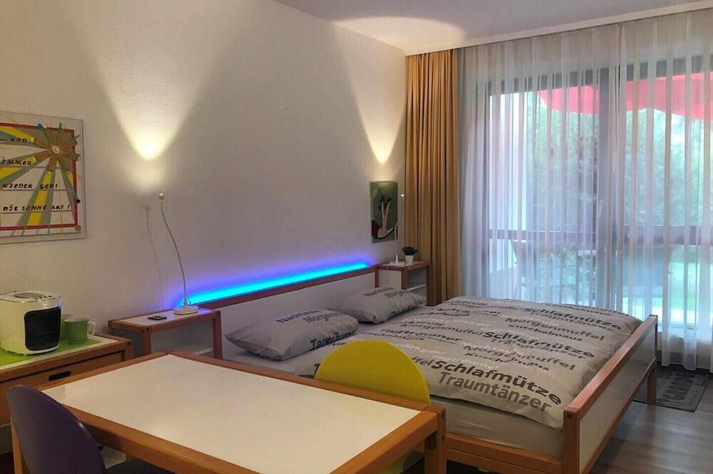 Ganze Wohnung, Kompakte 1 Zimmer Wohnung im Eg mit Terrasse zum Kurpark in Deidesheim, Pfälzer Rheinebene