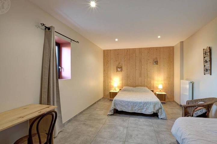 Gîte pour 9 personnes, avec jardin à Chazelles-sur-Lyon - 3