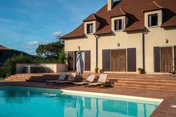 Cottage pour 14 personnes, avec jacuzzi ainsi que jardin et piscine à Calès