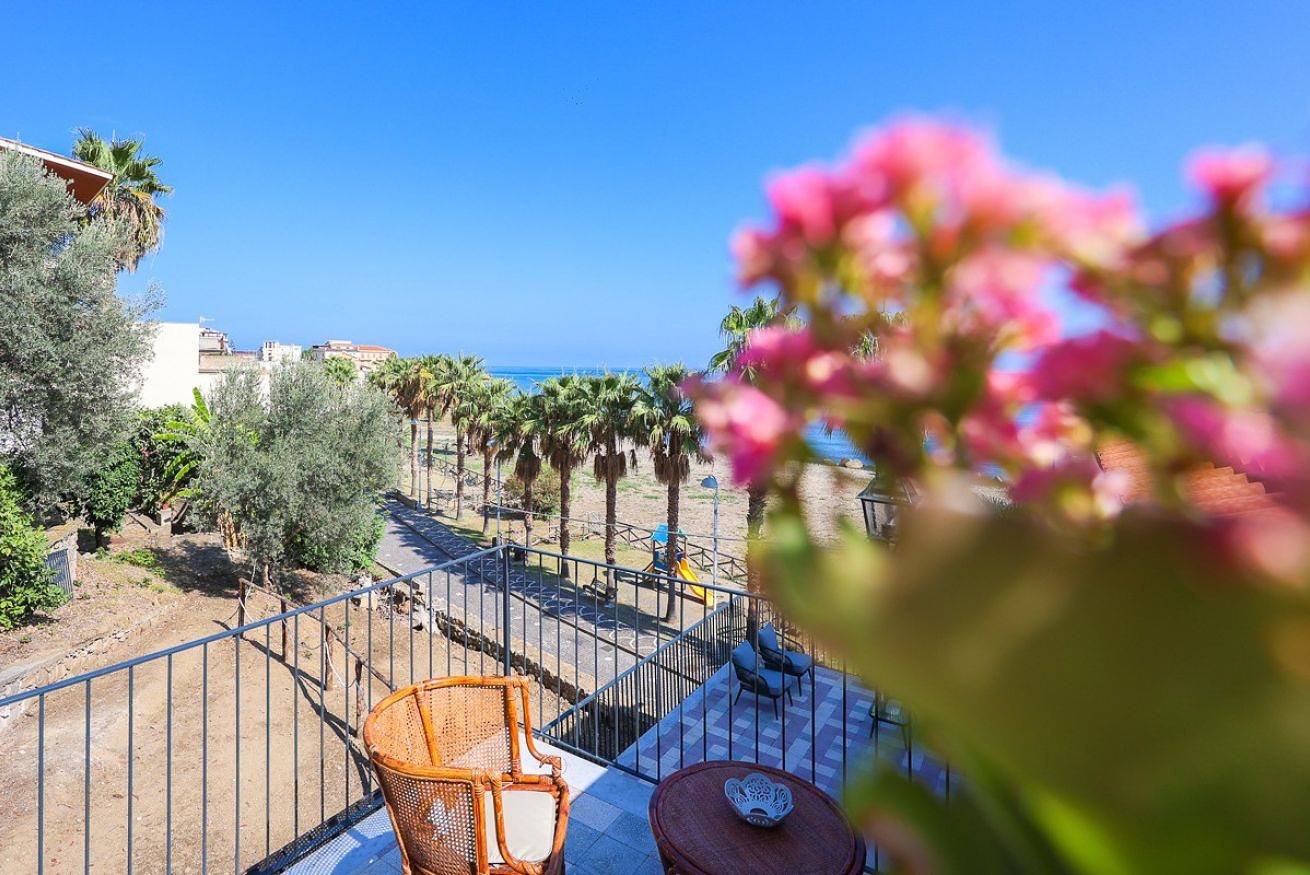 Apartamento inteiro, Dimora Burrafato 2: Historic Seafront Residence in Marina di Caronia, Caronia