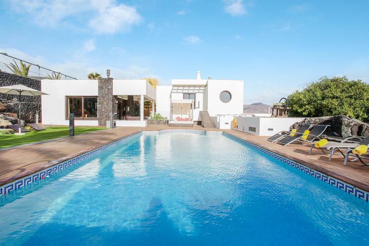 Holiday home for 12 people, with Balcony and Garden as well as Sauna in Playa Blanca