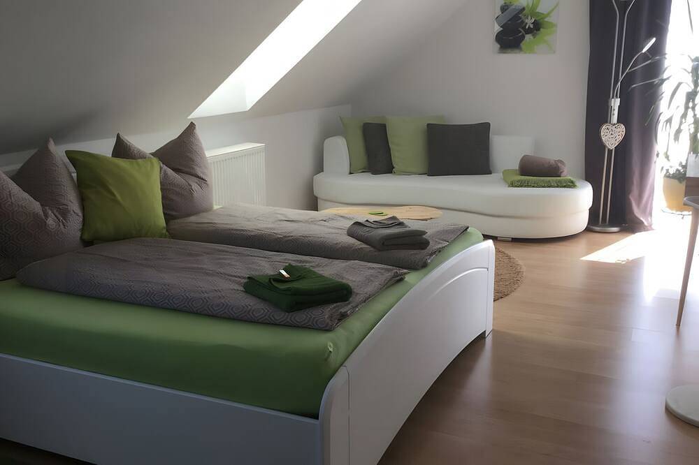 Ganze Wohnung, Ferienwohnung mit Blick auf den \"Kickelhahn\" in Ilmenau, Thüringer Kernland