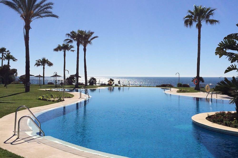 Apartamento entero, Primera linea de playa (beachside) - un paraíso en la Costa del Sol. in Sitio de Calahonda, Mijas