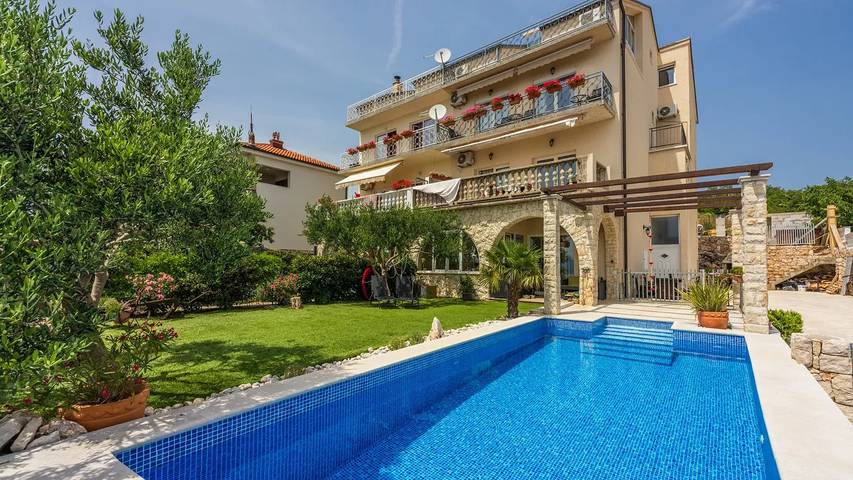 Ferienwohnung für 5 Personen, mit Garten und Pool in Novi Vinodolski