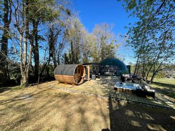 Tente pour 4 personnes, avec sauna ainsi que jacuzzi et jardin en Pyrénées-Atlantiques