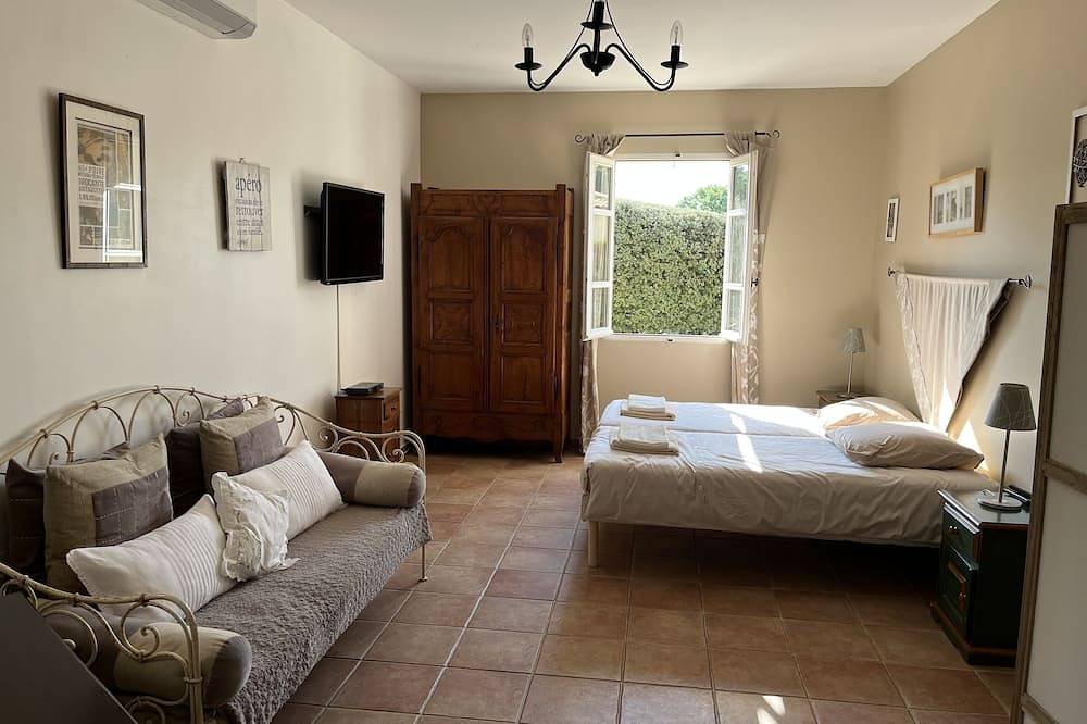 Provenza, encantadora casa de campo de 200m2, piscina climatizada, tranquila, climatizada y segura. in L'Isle-sur-la-Sorgue, Vaucluse