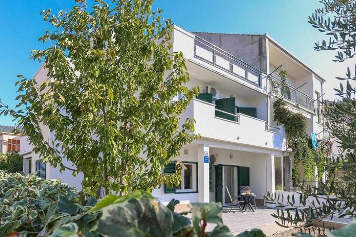Studio für 3 Personen, mit Terrasse in Kastel Stari