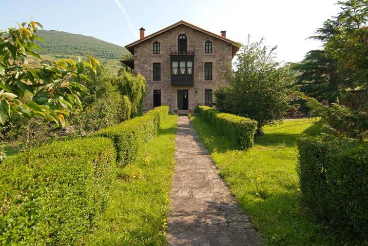 Casa rural para 2 personas, con Terraza además de Jardín y Vistas en Peñarrubia 