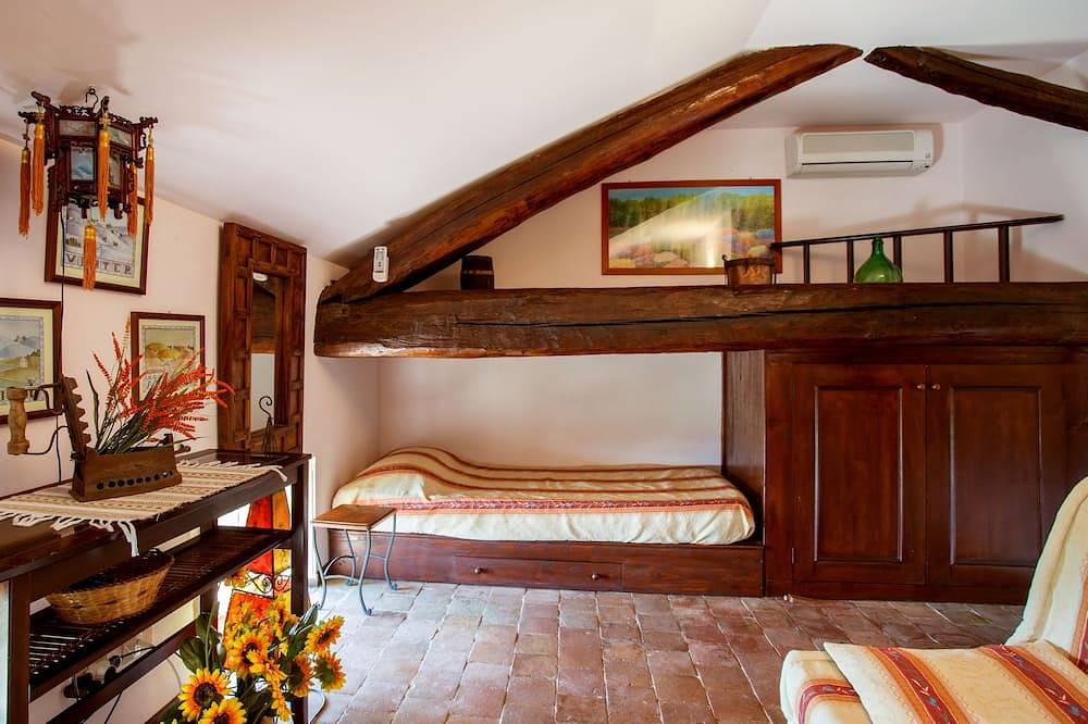 Exklusive Villa mit Pool & Jacuzzi, schöne Meeres-Ätna-Aussicht in der Nähe von Catania / Taormina in Praiola, Riposto