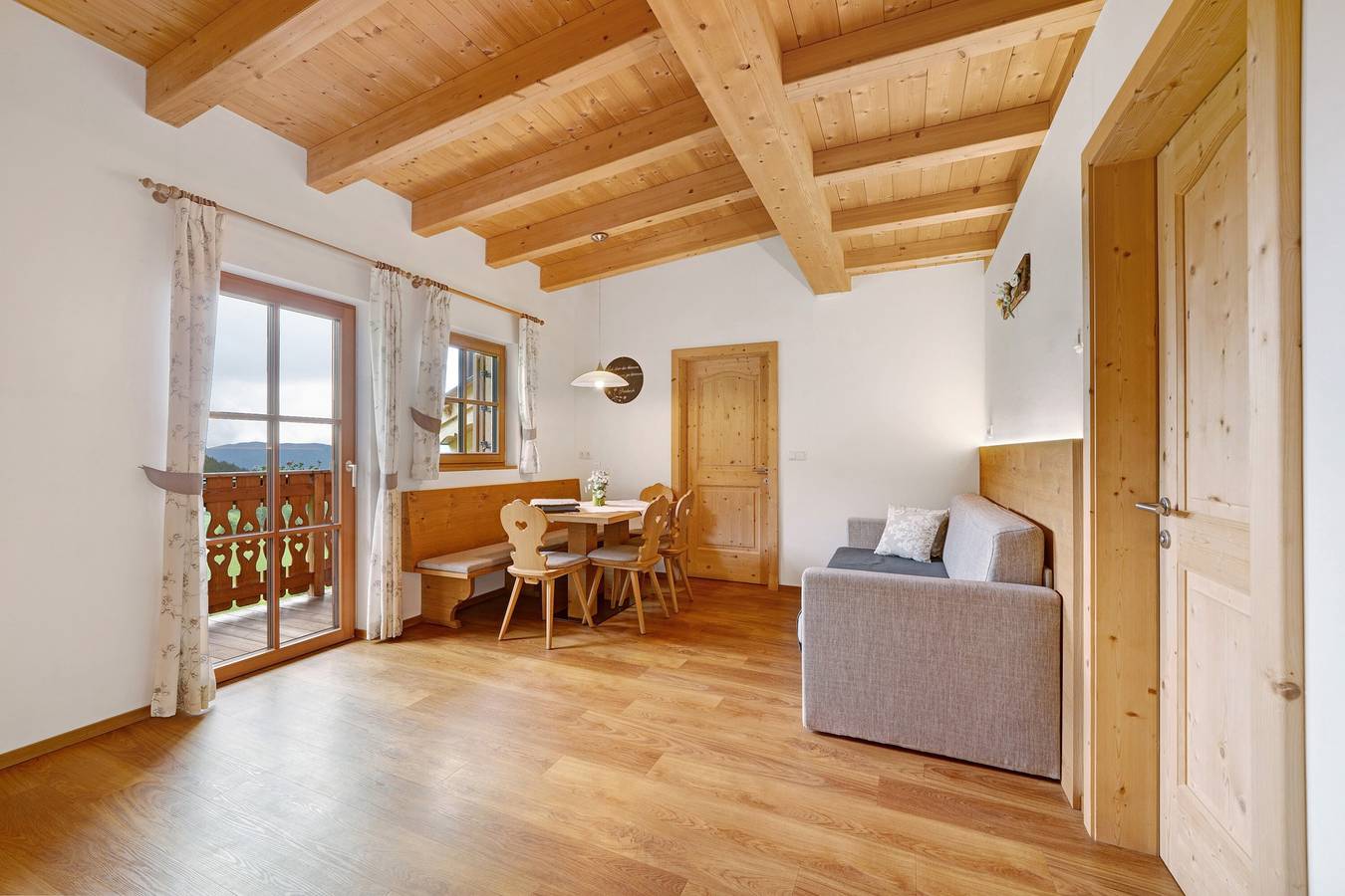 Ganze Wohnung, Ferienwohnung 'Niederhaushof' mit Bergblick, Balkon und Wi-Fi in Ulten, Ortleralpen