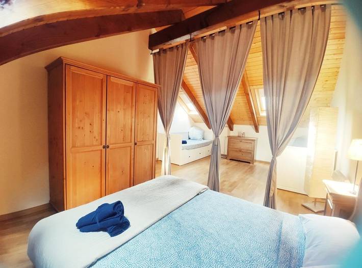 Apartamento para 6 personas, con terraza además de vistas y piscina en Villanúa