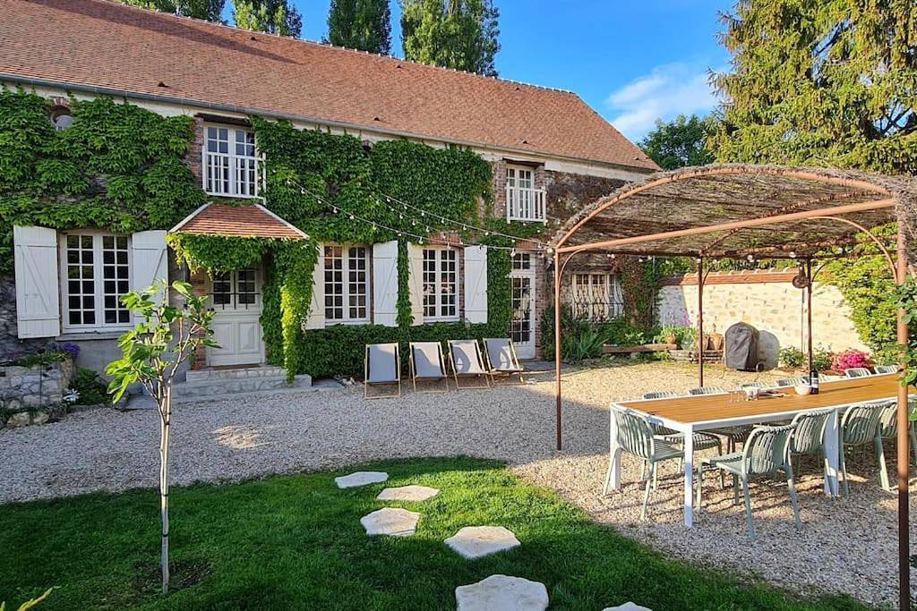Maison lou cocotte in Ville-Saint-Jacques, Seine-et-Marne