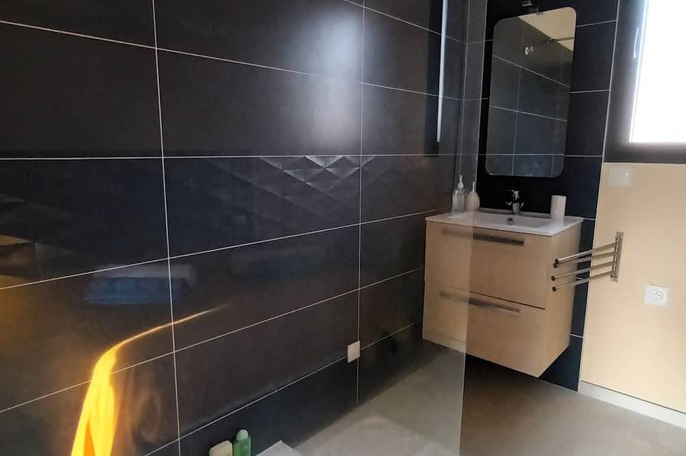 Charming maisonette near Lyon, Groupama Stadium, Eurexpo, T Exupéry airport in Genas, Lyon et ses environs