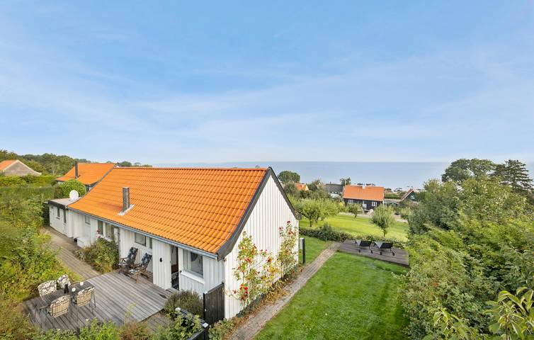 Ferieudlejning for 6 personer, med have og terrasse i Svaneke