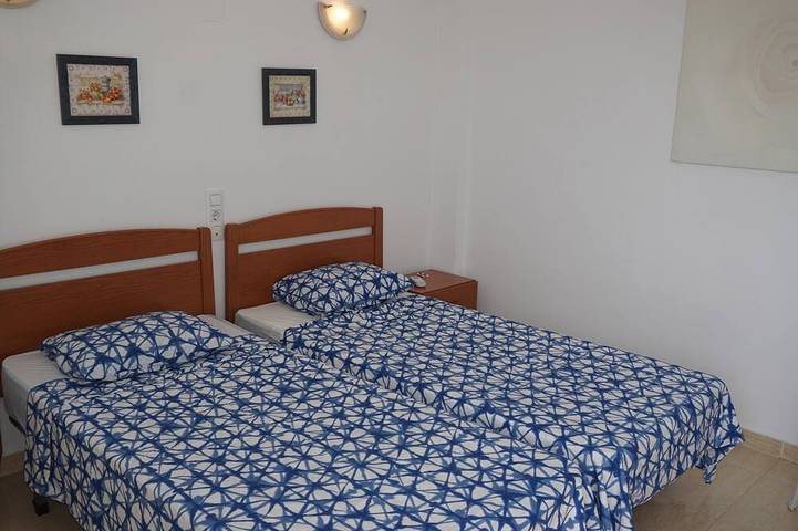 Apartamento inteiro, Bungalow 6 pessoas, piscina comum, a 400 metros da praia, vários terraços in El Verger, Costa Blanca