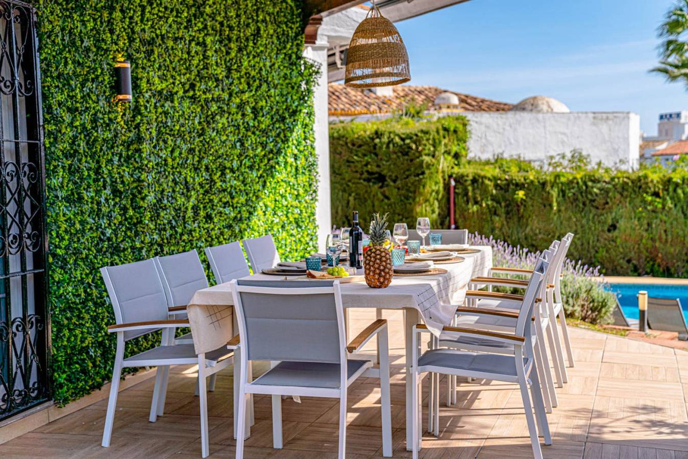 Wonderful villa with Heated Pool in Marbella West, Marbella