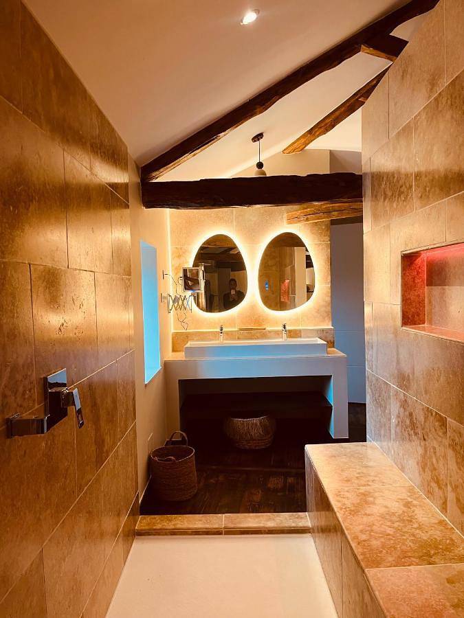 Location de vacances pour 2 personnes, avec Jacuzzi et Terrasse ainsi que Jardin et Sauna à Laroque-des-Arcs - 3