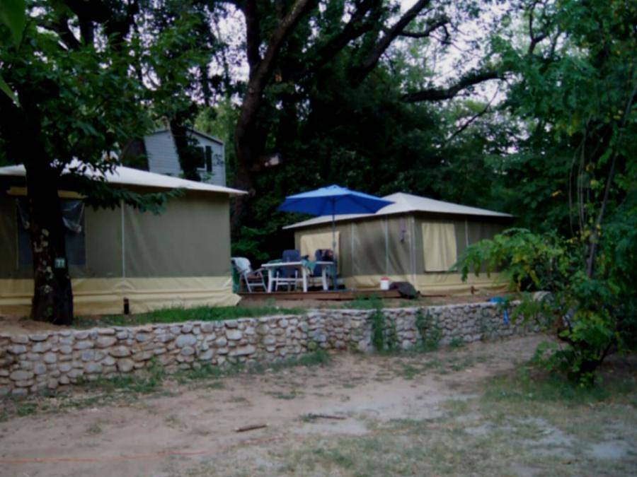 Camping La Rouviere - Bungalow toilé 4 personnes in Vallon-Pont-d'Arc, Gorges de l’Ardèche