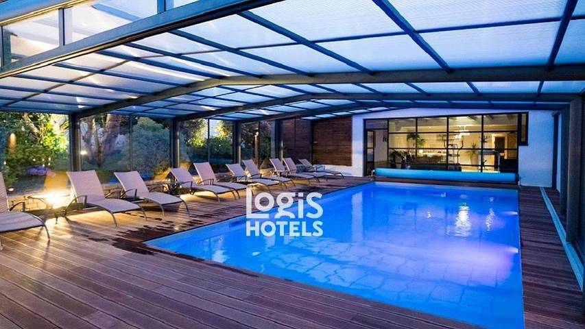 Hôtel pour 4 personnes, avec jacuzzi et piscine ainsi que jardin et sauna, animaux acceptés