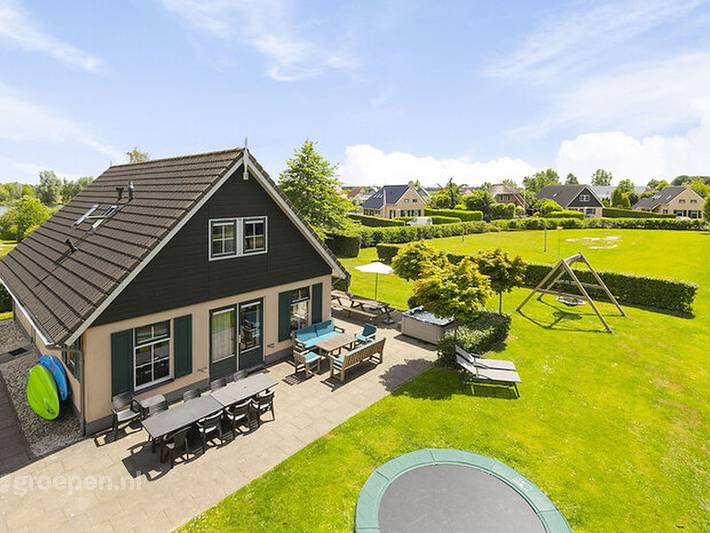 Ferienhaus für 14 Personen, mit Balkon/Terrasse und Whirlpool sowie Sauna und Terrasse