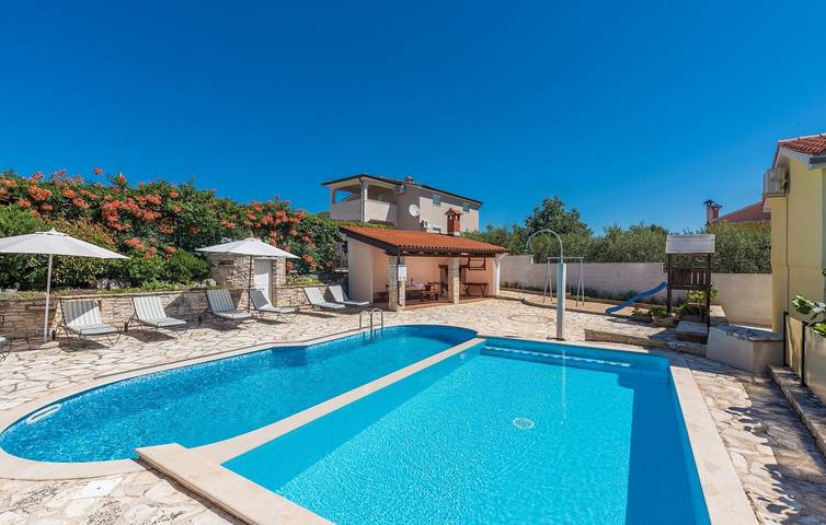 Smještaj za odmor za 8 osoba, s Balkon/terasa i Vrt, kao i Bazen u Kaštelir-Labinci (Istra)