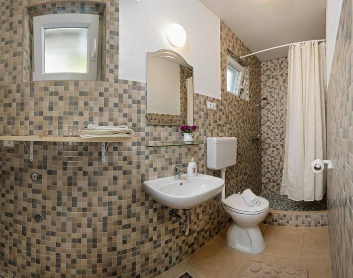 Ferienwohnung für 4 Personen, mit Terrasse in Krvavica - 2