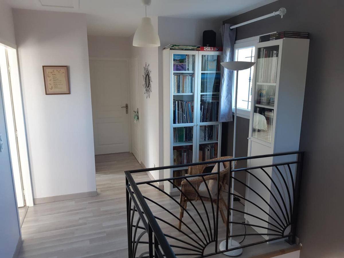 Appartement de vacances entier, Double Room with Private Bathroom in Mison, Région de Forcalquier