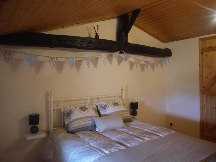 Location de vacances pour 5 personnes, avec terrasse ainsi que jardin et piscine à Chaunay