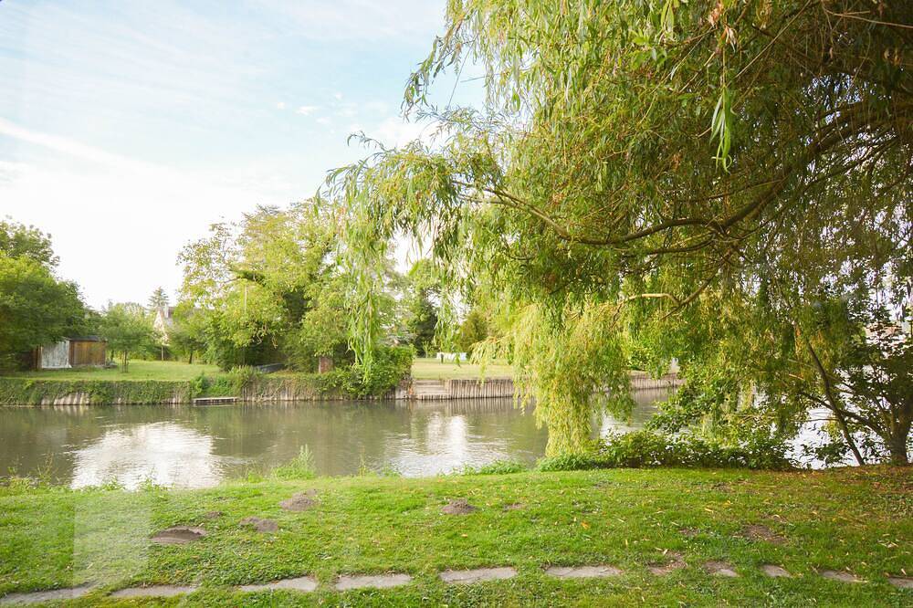 Peace and relaxation on the banks of the Eure in Saint-Aquilin-de-Pacy, Région d'Évreux