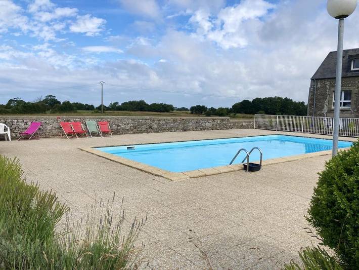 Appartement de vacances pour 4 personnes, avec terrasse ainsi que piscine et jardin