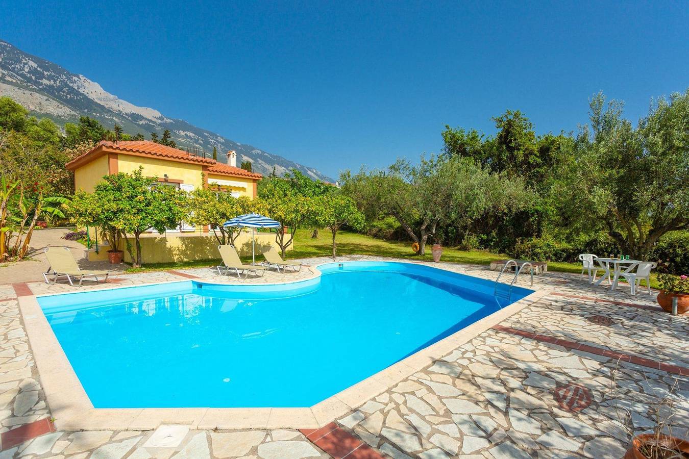 Villa Russa Dionisis: Large Private Pool, Walk to Beach, Sea Views, Wifi, Car Not Required - 2017 in Kefalonia