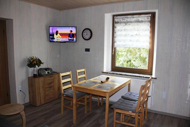 Ferienwohnung für 3 Personen, mit Garten und Pool sowie Ausblick in Falkenstein