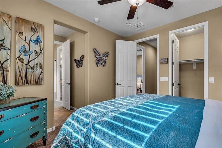 Vacation rental for 15 people, with yard and hot tub in Gilbert