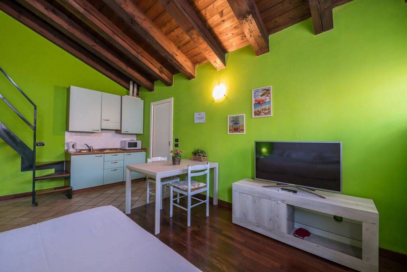 Apartamento entero, Apartamento de vacaciones para 2 personas in Desenzano del Garda, Montañas Garda