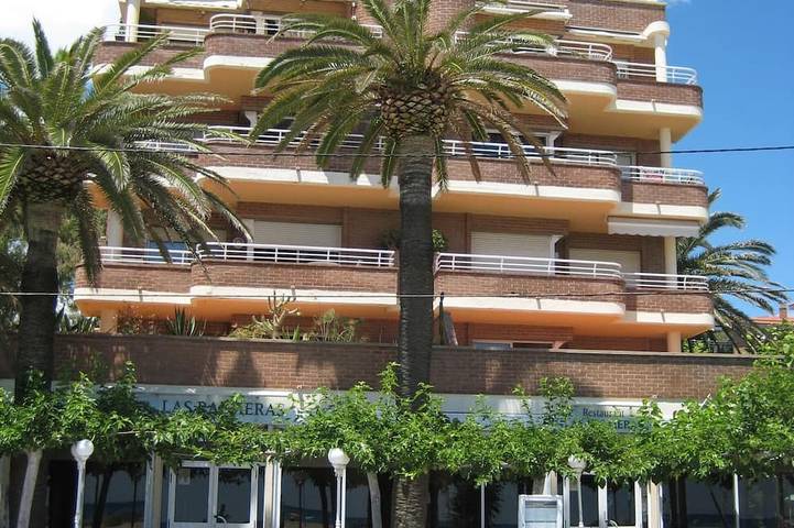 Ferienwohnung für 4 Personen, mit Garten und Pool sowie Balkon in Torredembarra