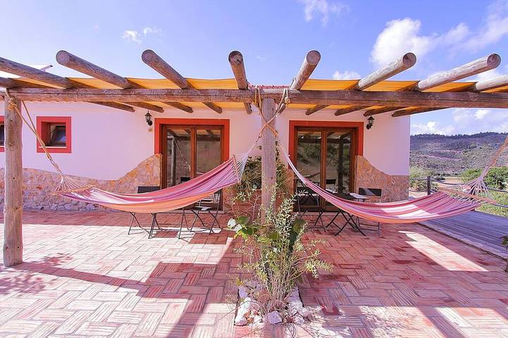 Ferienhaus für 2 Personen, mit Garten und Terrasse in Odeceixe